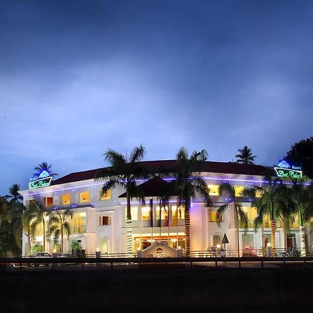 Hotel Port Palace Kovalam Bagian luar foto