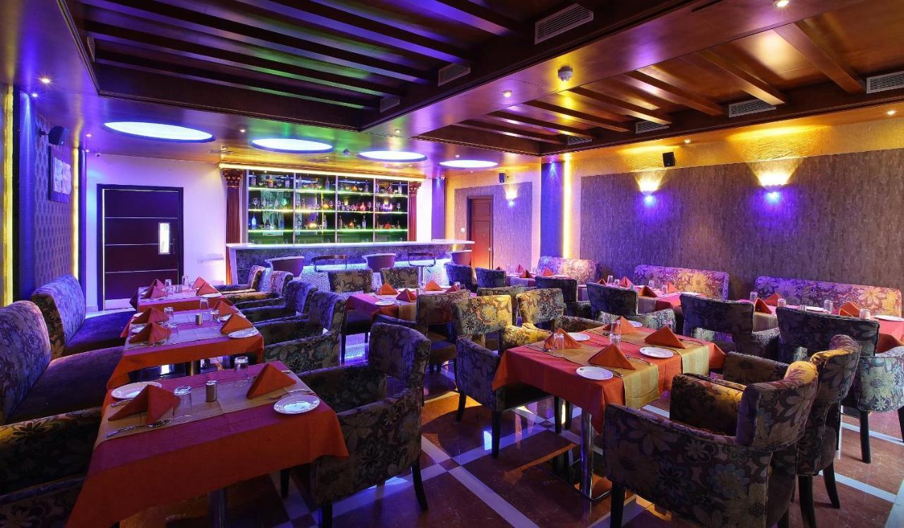 Hotel Port Palace Kovalam Bagian luar foto