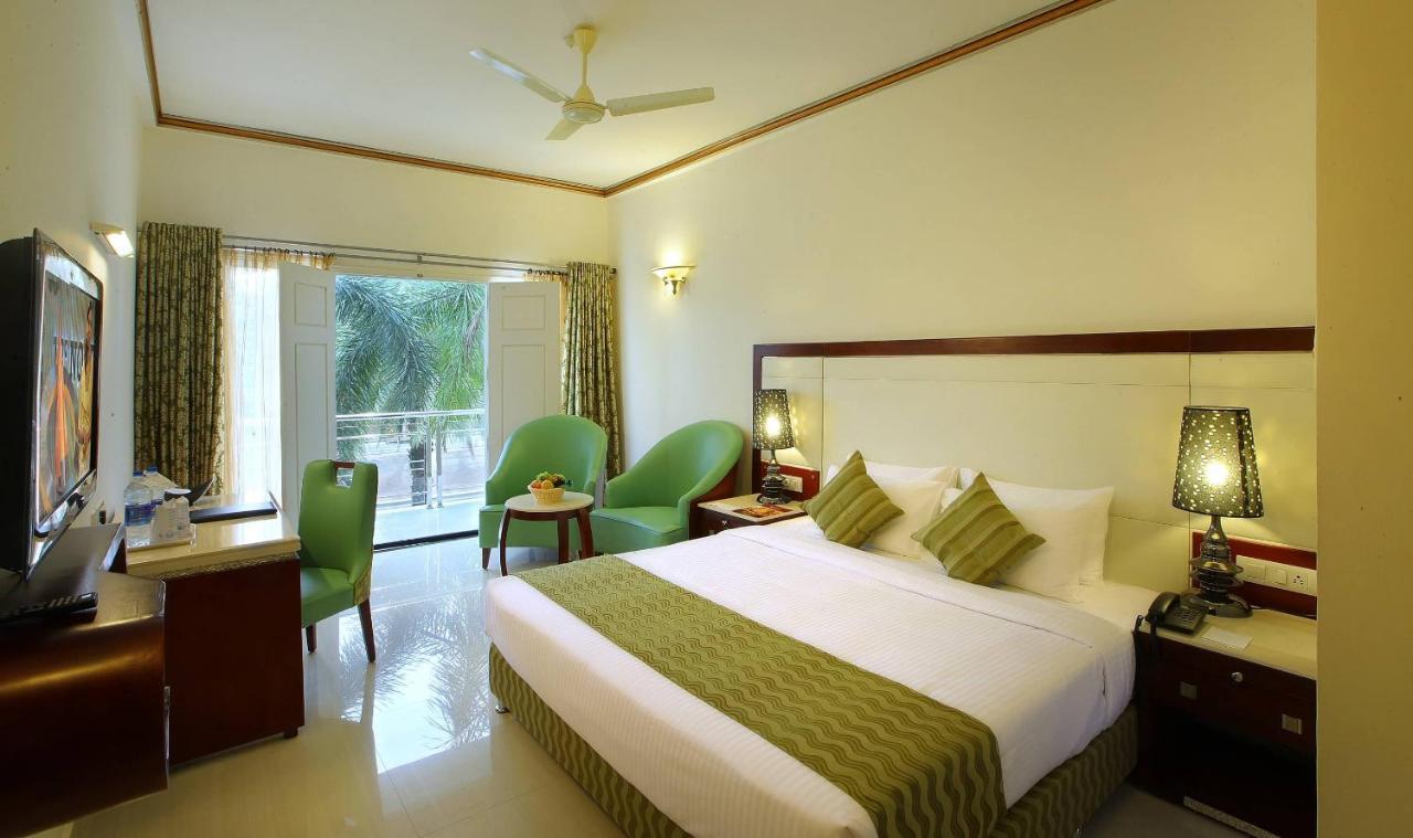 Hotel Port Palace Kovalam Bagian luar foto