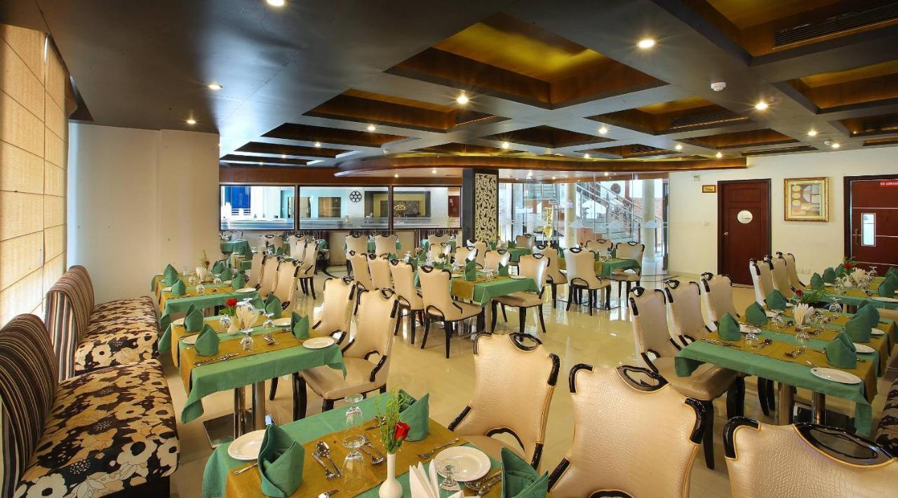 Hotel Port Palace Kovalam Bagian luar foto