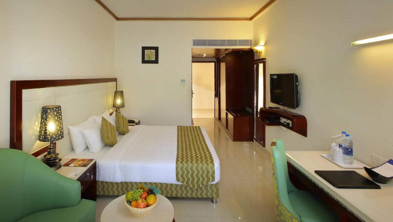 Hotel Port Palace Kovalam Bagian luar foto
