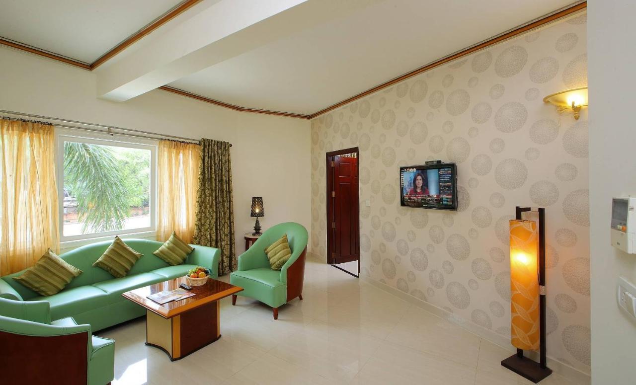 Hotel Port Palace Kovalam Bagian luar foto