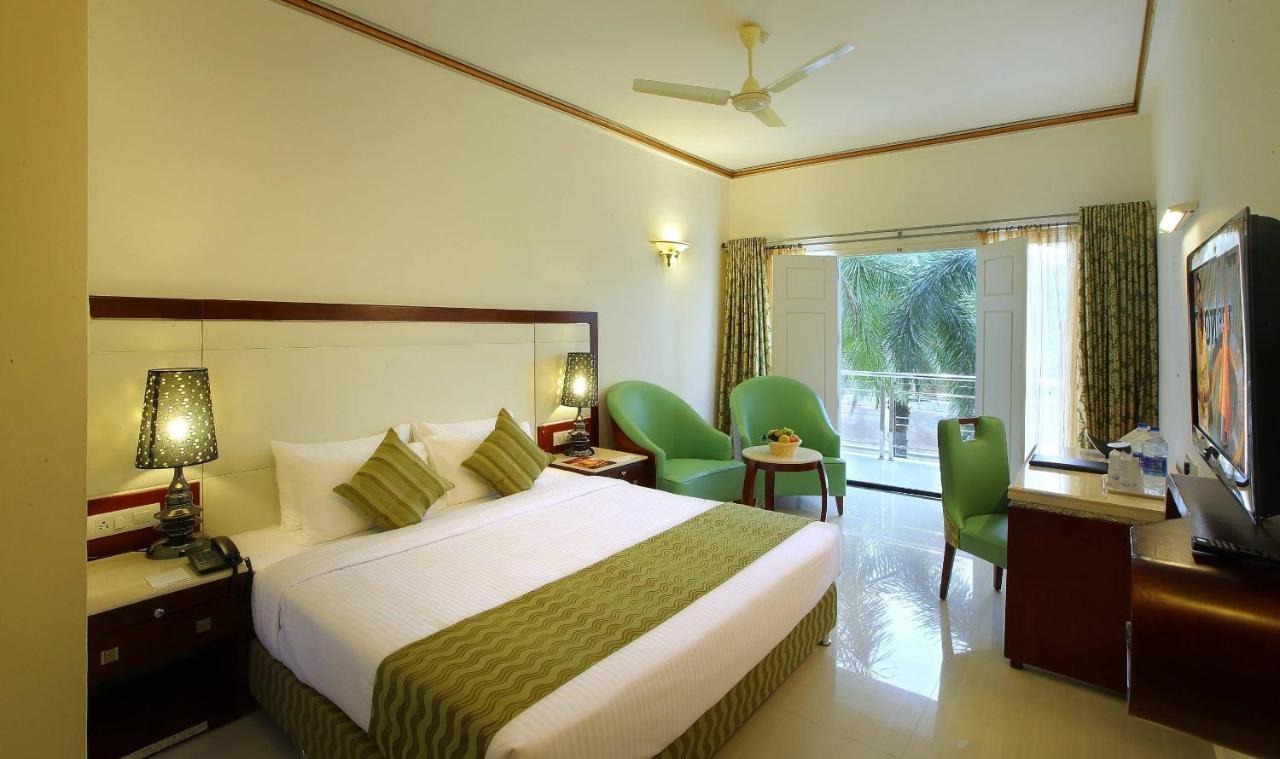 Hotel Port Palace Kovalam Bagian luar foto